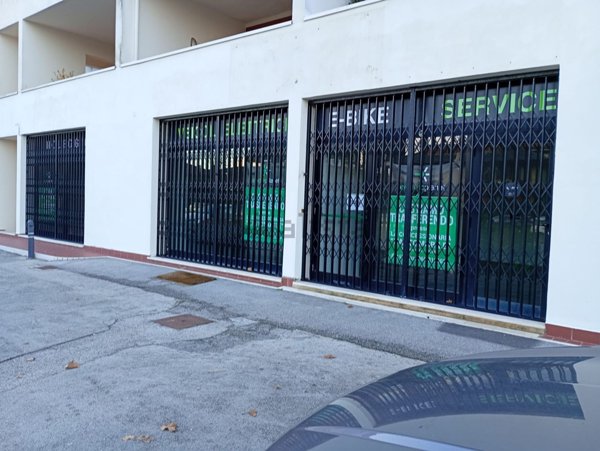 locale commerciale in affitto a Latina