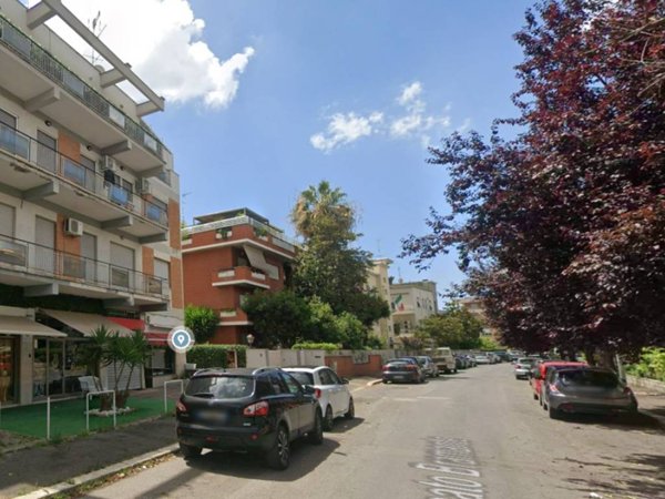 locale commerciale in affitto a Latina
