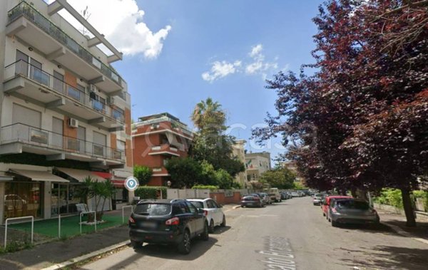 locale commerciale in affitto a Latina