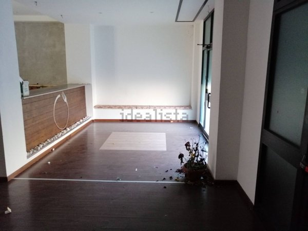 locale commerciale in affitto a Latina