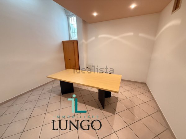 locale commerciale in affitto a Latina