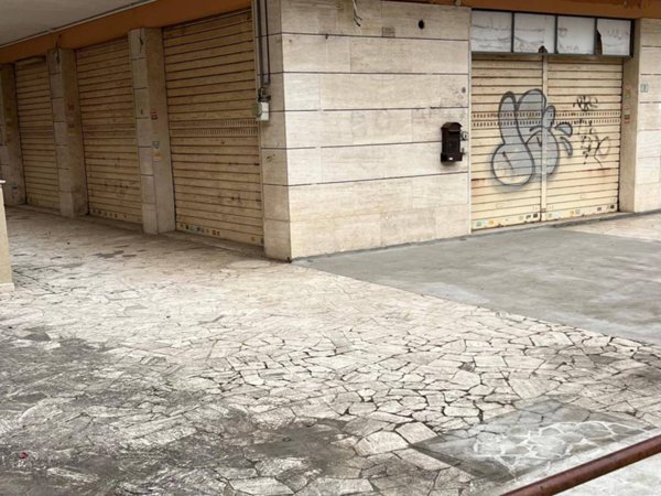 negozio in affitto a Latina