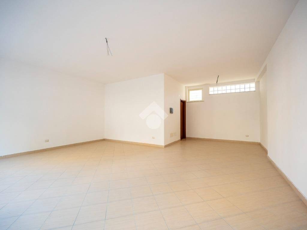 negozio in affitto a Latina in zona Centro Città