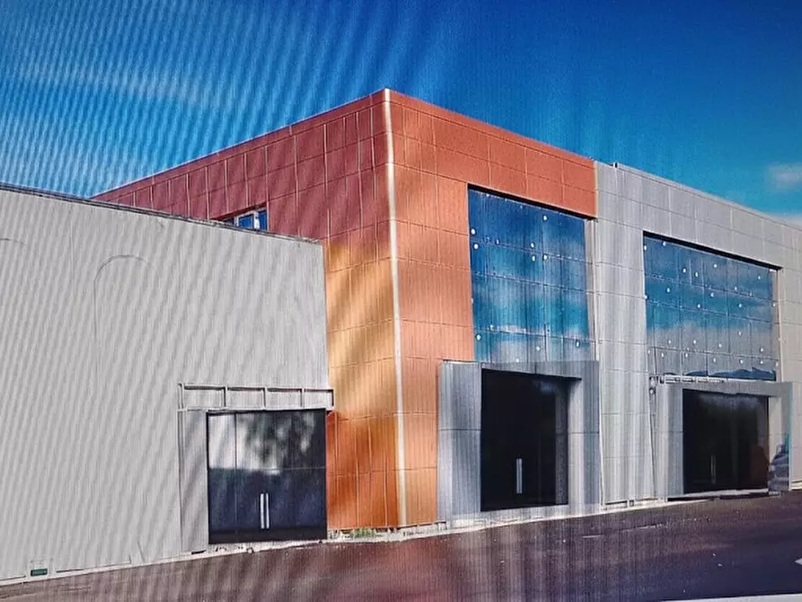 locale commerciale in affitto a Latina