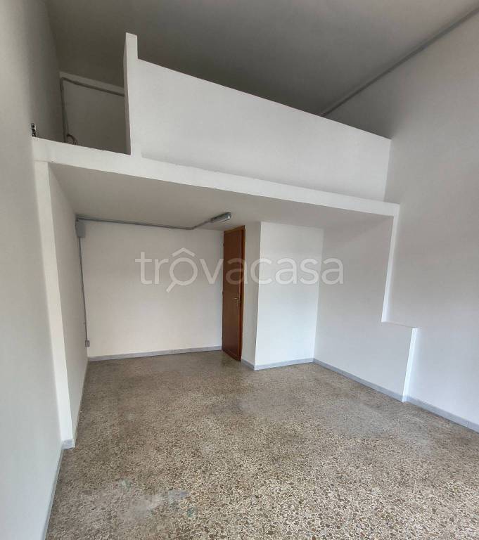 negozio in affitto a Latina