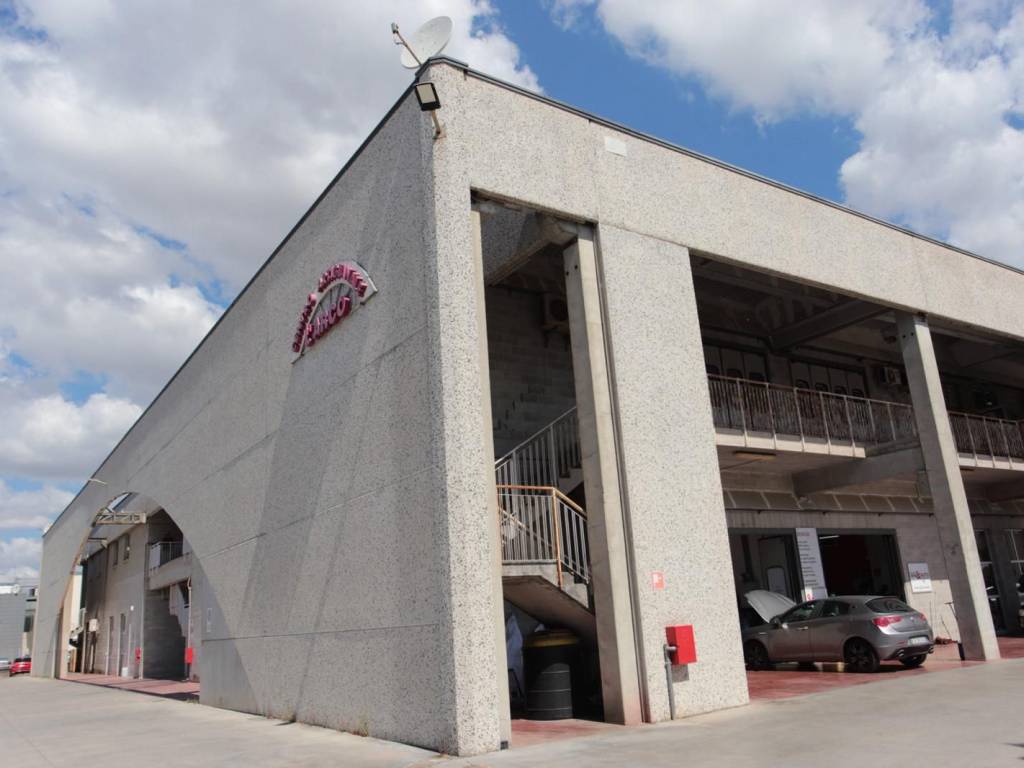 locale commerciale in affitto a Latina