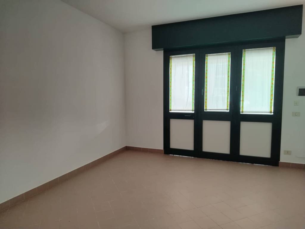 negozio in affitto a Latina in zona Latina Scalo