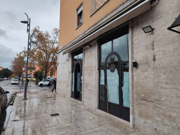 negozio in affitto a Latina in zona Centro Città