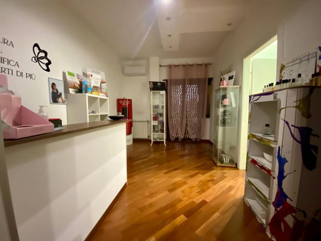 locale commerciale in affitto a Latina