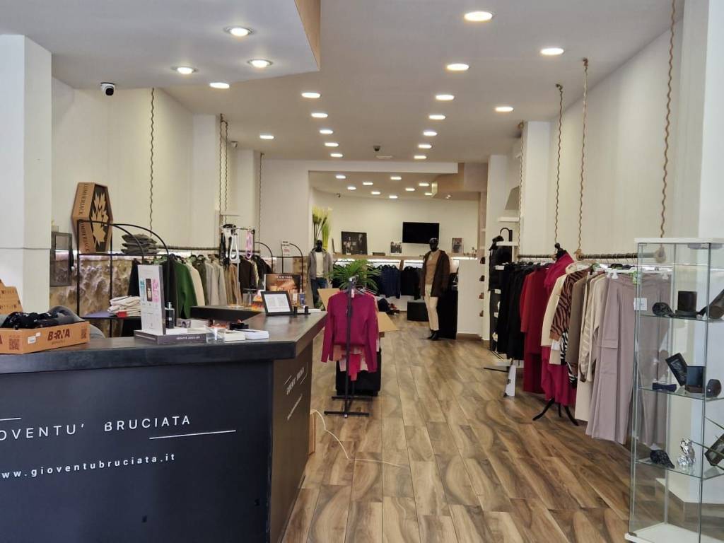 negozio in affitto a Latina in zona Centro Città