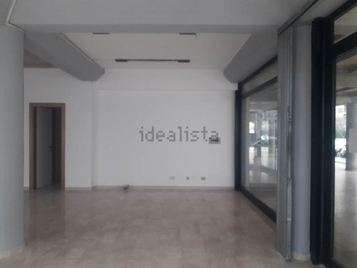 locale commerciale in affitto a Latina