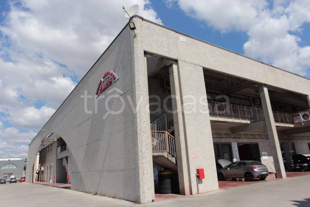 locale commerciale in affitto a Latina