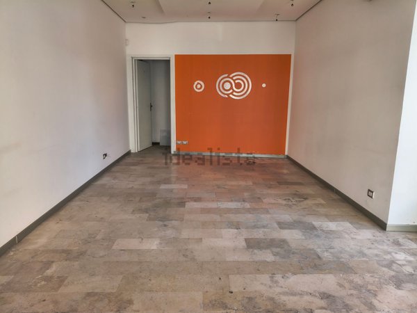 locale commerciale in affitto a Latina
