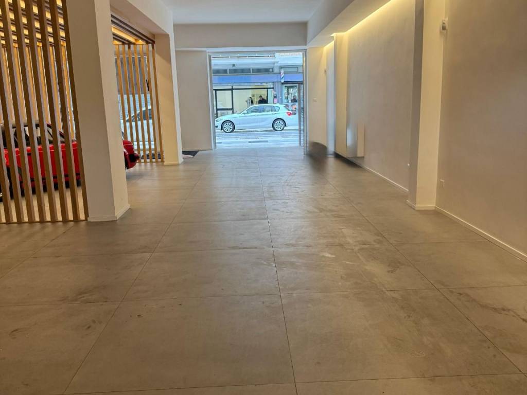 negozio in affitto a Latina in zona Centro Città
