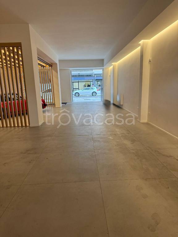 negozio in affitto a Latina in zona Centro Città