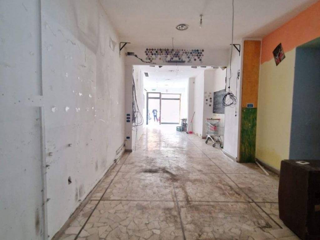 negozio in affitto a Latina in zona Centro Città