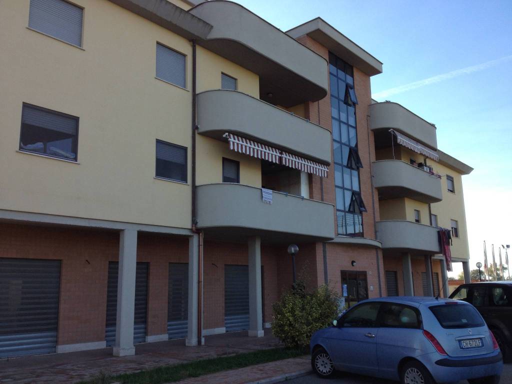 negozio in affitto a Latina in zona Acciarella