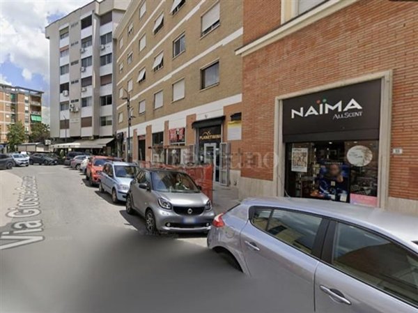 locale commerciale in affitto a Latina