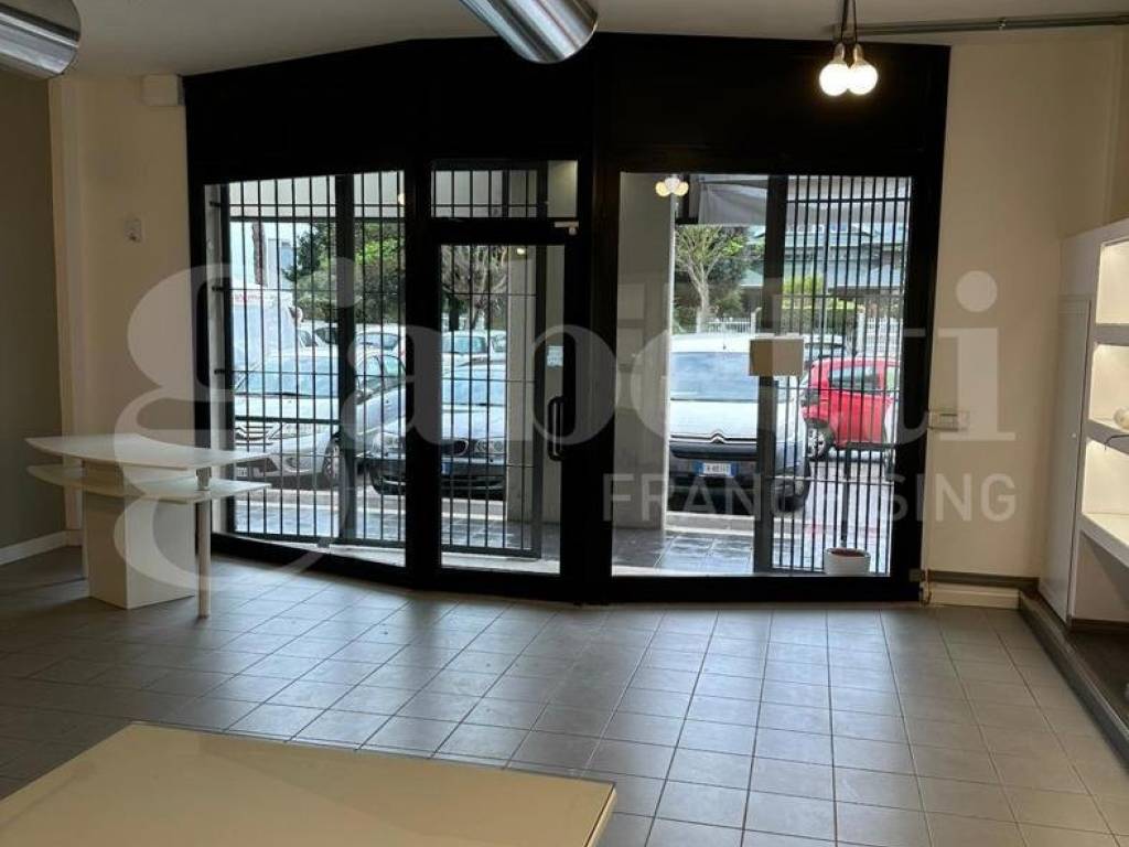 negozio in affitto a Latina