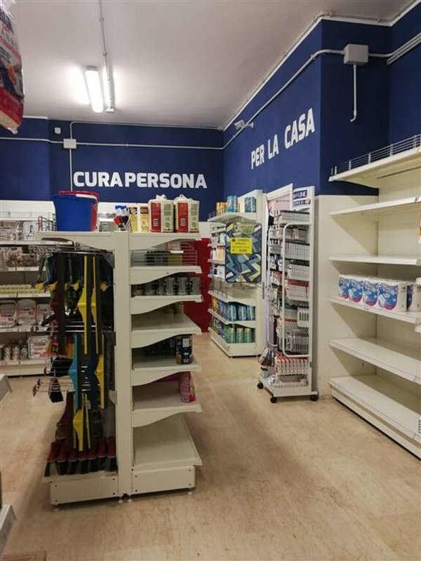 locale commerciale in affitto a Latina