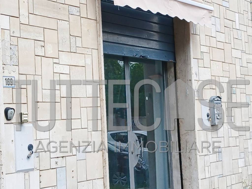 negozio in affitto a Latina in zona Centro Città