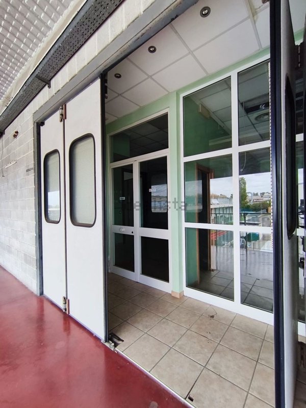 locale commerciale in affitto a Latina