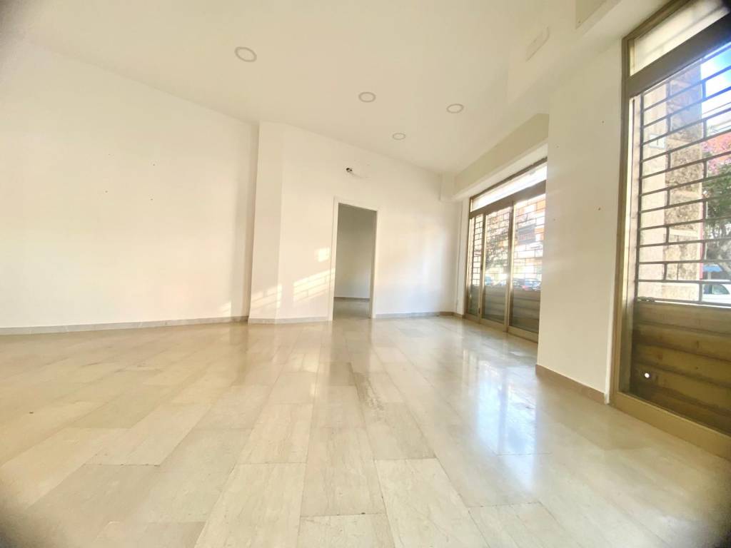 negozio in affitto a Latina in zona Centro Città