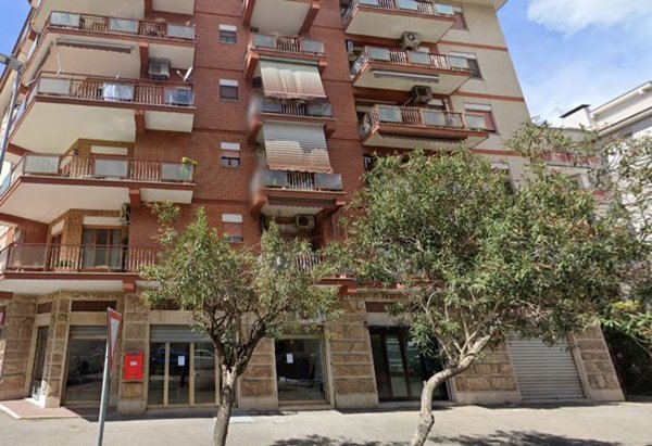 locale commerciale in affitto a Latina
