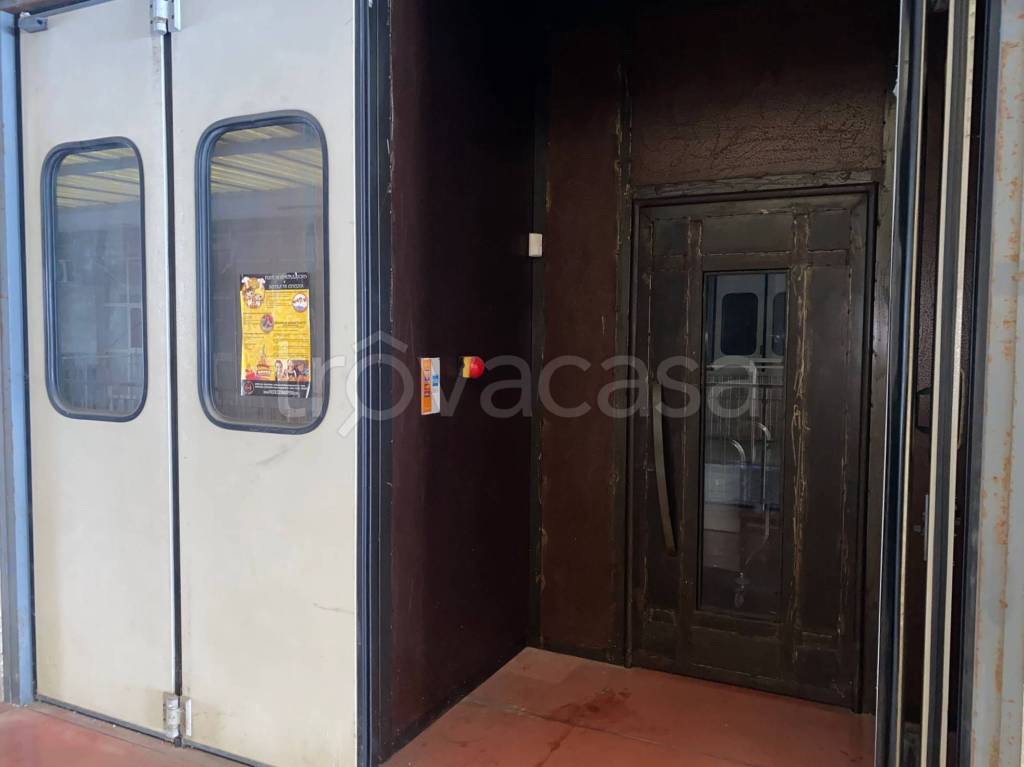 locale commerciale in affitto a Latina