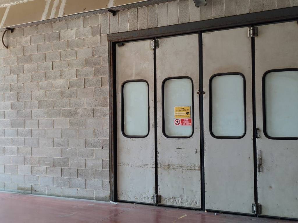 locale commerciale in affitto a Latina