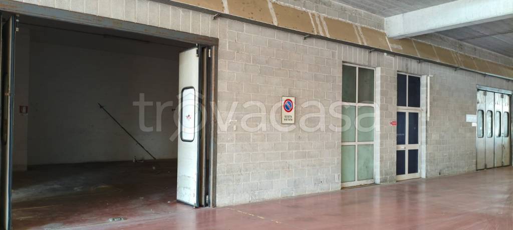 locale commerciale in affitto a Latina