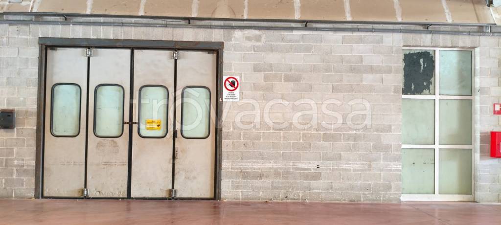 locale commerciale in affitto a Latina