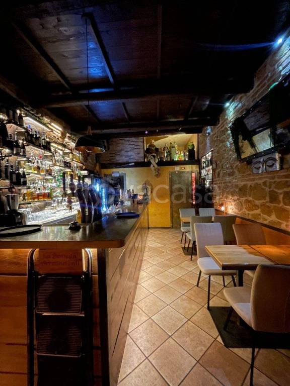 negozio in vendita a Latina in zona Centro Città