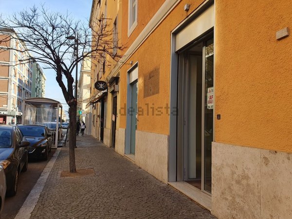 locale commerciale in affitto a Latina