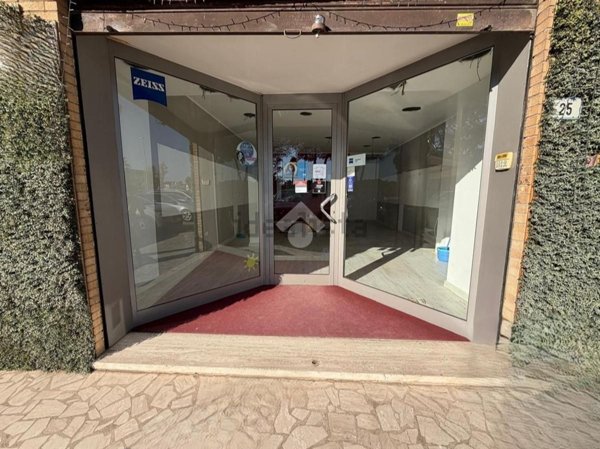 locale commerciale in affitto a Latina
