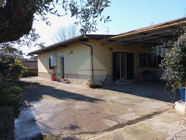 casa indipendente in affitto a Minturno in zona Marina