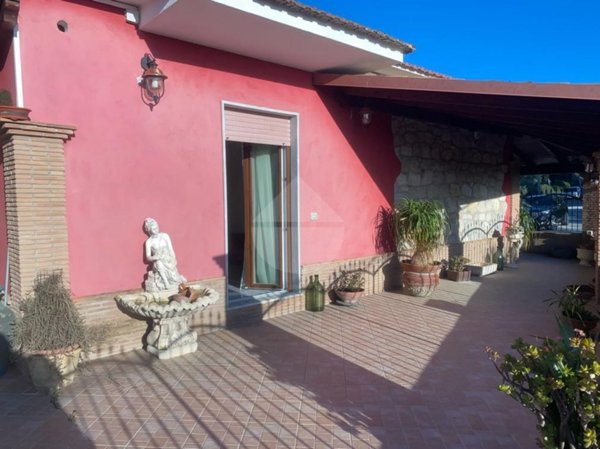 casa indipendente in affitto a Minturno in zona Scauri