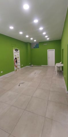 negozio in affitto a Minturno in zona Scauri