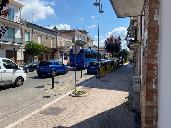 locale commerciale in affitto a Minturno in zona Marina
