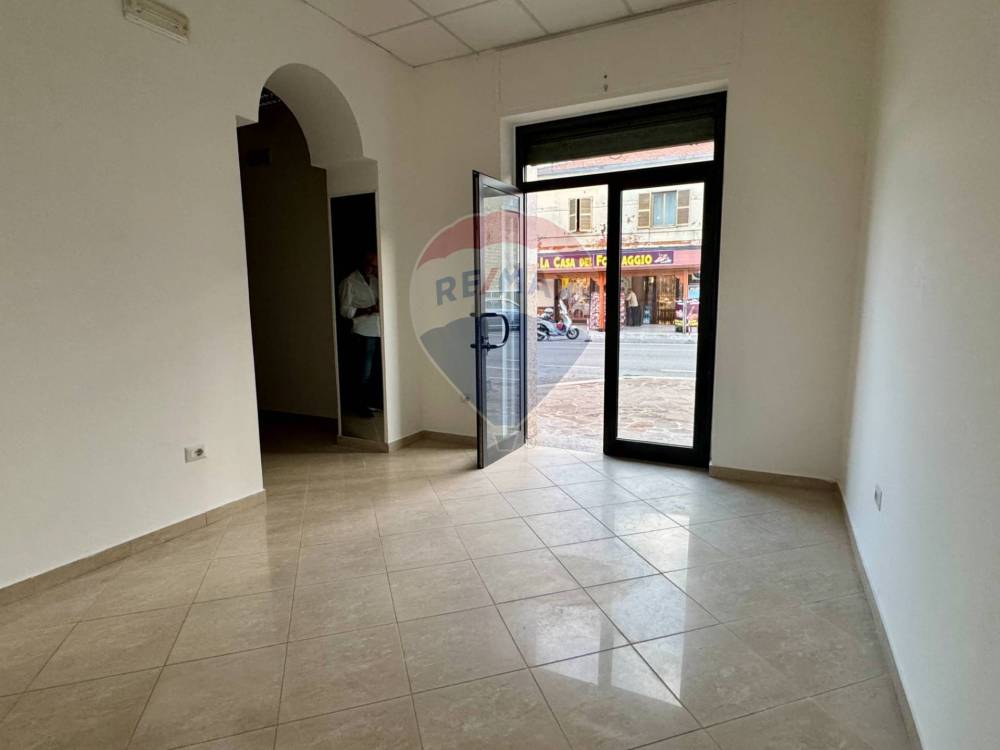 locale commerciale in affitto a Minturno in zona Scauri