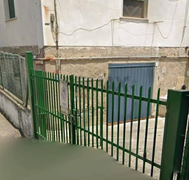 negozio in affitto a Minturno in zona Scauri