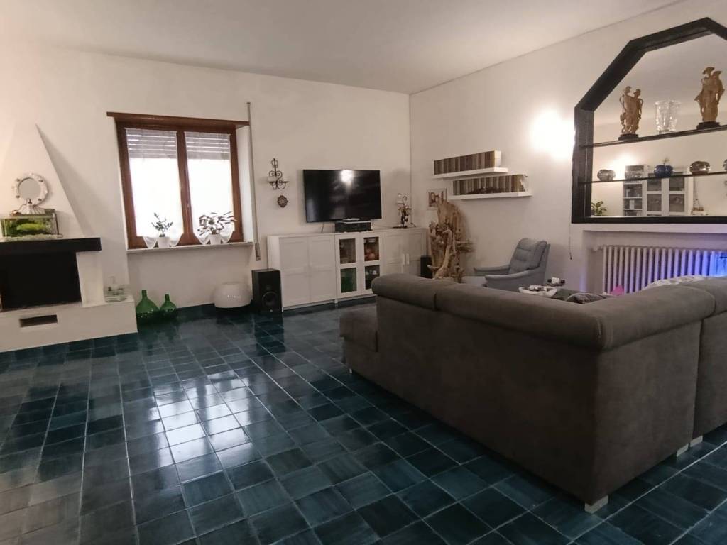 casa indipendente in affitto a Minturno in zona Scauri