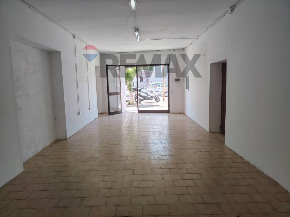 locale commerciale in affitto a Minturno in zona Scauri