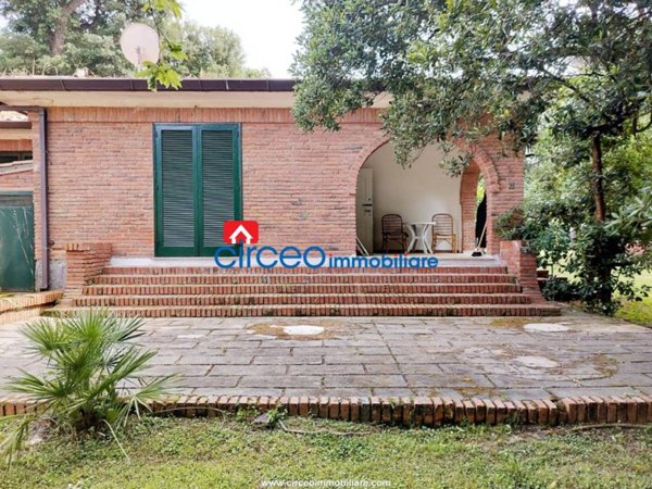 casa indipendente in affitto a Sabaudia in zona Baia d'Argento