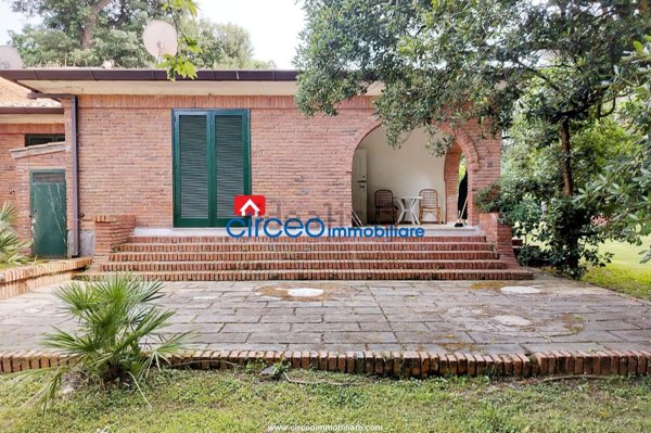 casa indipendente in affitto a Sabaudia in zona Baia d'Argento