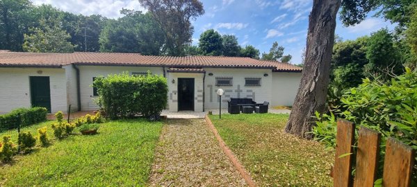casa indipendente in affitto a Sabaudia in zona Baia d'Argento