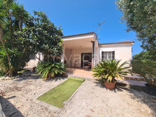 casa indipendente in affitto a Sabaudia in zona Baia d'Argento