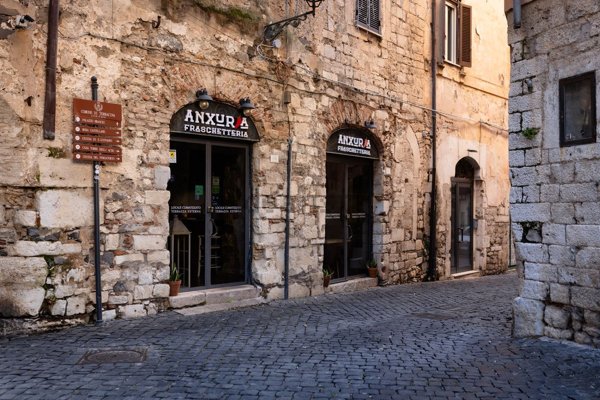 negozio in affitto a Terracina