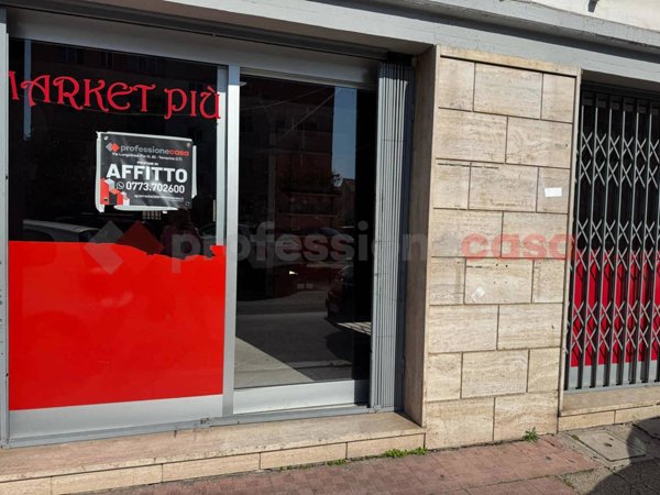 locale commerciale in affitto a Terracina