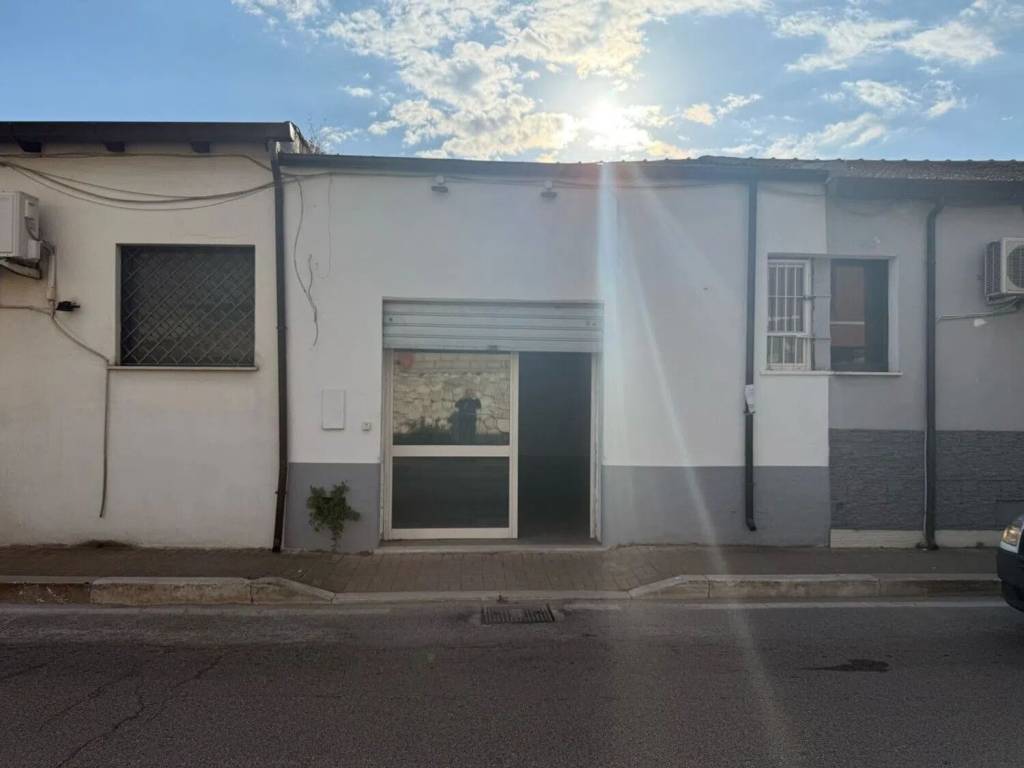 negozio in affitto a Terracina